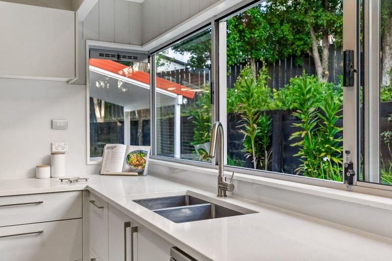 Photo of property in 7 Kerlin Crescent, West Harbour, Auckland, 0618