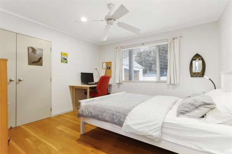 Photo of property in 30 Marellen Drive, Red Beach, 0932