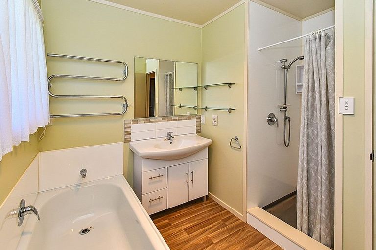 Photo of property in 350c Great South Road, Opaheke, Papakura, 2113