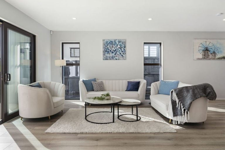 Photo of property in 17 Seagreen Avenue, Rosehill, Papakura, 2113