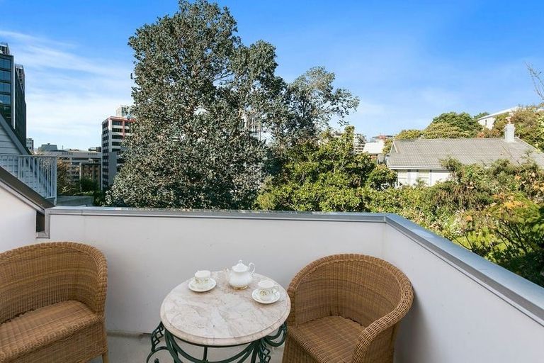 Photo of property in 55c Bolton Street, Kelburn, Wellington, 6012