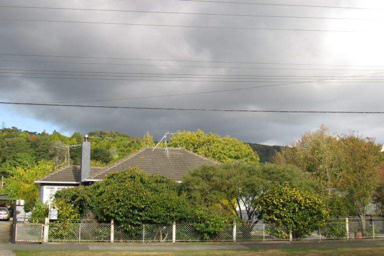 Photo of property in 13 Heretaunga Square, Silverstream, Upper Hutt, 5019