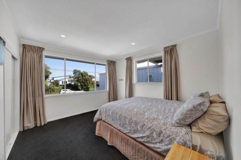 Photo of property in 27 Wairau Road, Oakura, 4314