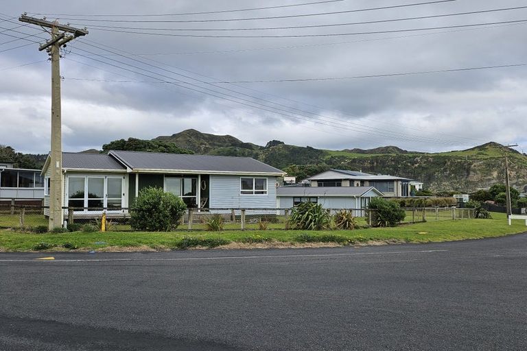 Photo of property in 1 Point Road, Mokau, 4376