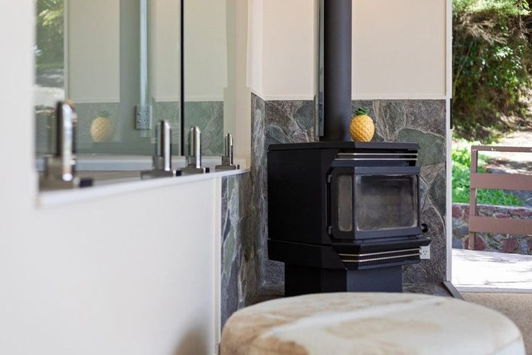 Photo of property in 30 Davis Grove, Wainuiomata, Lower Hutt, 5014