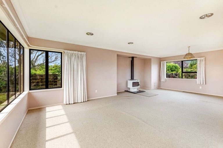 Photo of property in 114b Riversdale Drive, Merrilands, New Plymouth, 4312