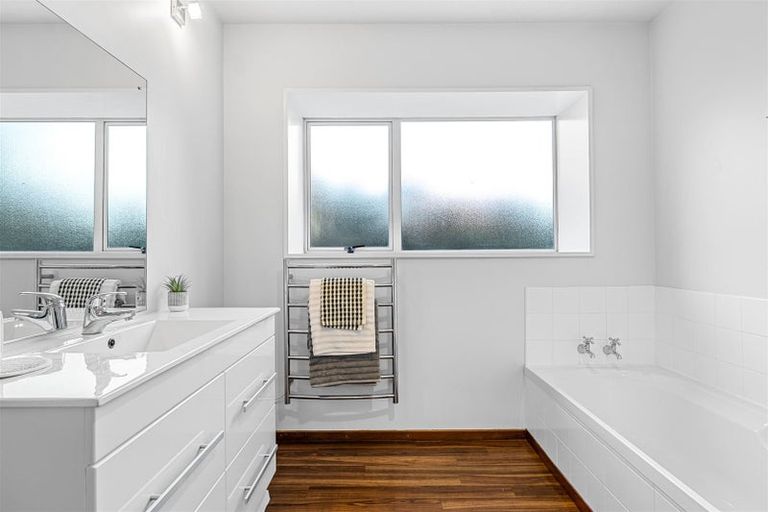 Photo of property in 152 Hawthornden Road, Avonhead, Christchurch, 8042