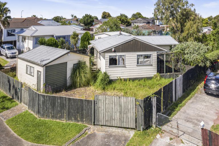 Photo of property in 8 Balwyn Place, Clendon Park, Auckland, 2103