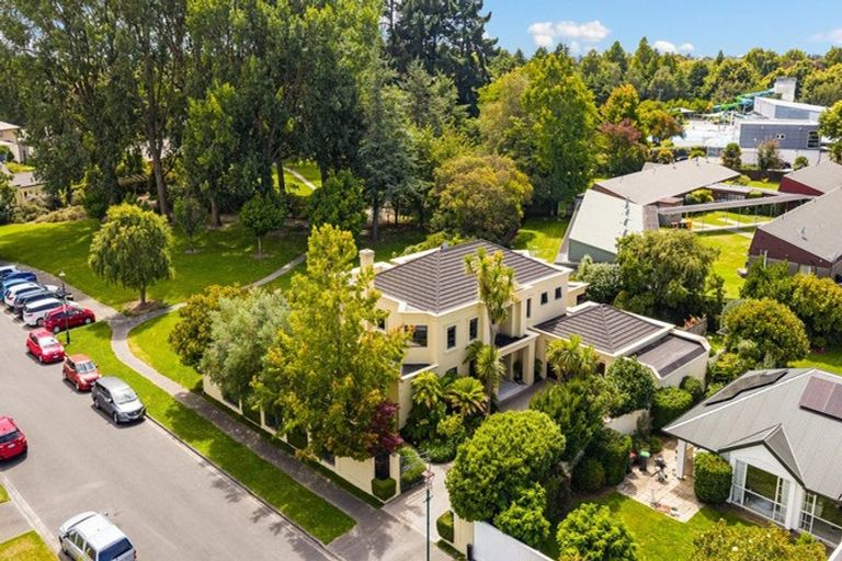 Photo of property in 20 Chateau Drive, Burnside, Christchurch, 8053