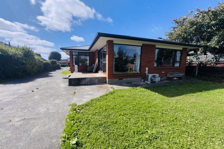 Photo of property in 17 Nortons Road, Avonhead, Christchurch, 8042