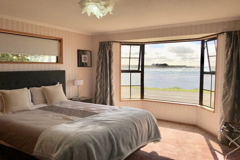 Photo of property in 100 Marine Parade, Bluff, 9814