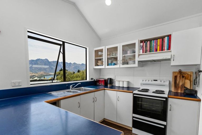 Photo of property in 9b Dart Place, Fernhill, Queenstown, 9300