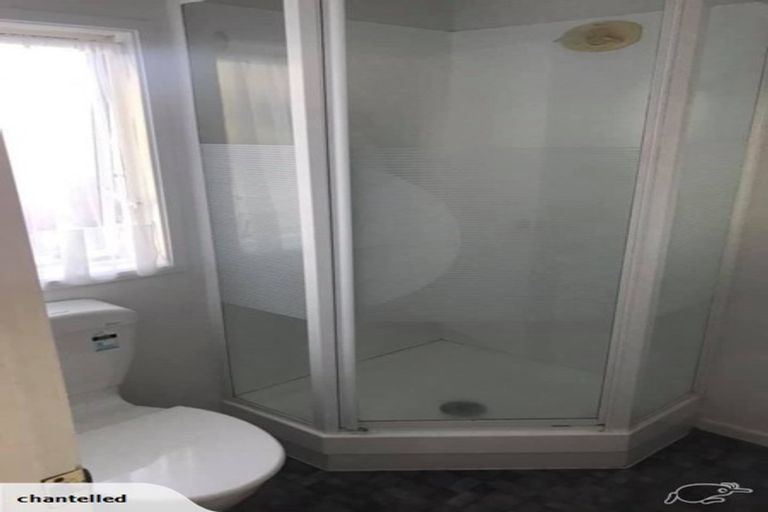 Photo of property in 1/934 East Coast Road, Northcross, Auckland, 0630