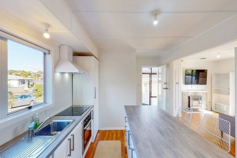 Photo of property in 22 Link Road, Newlands, Wellington, 6037