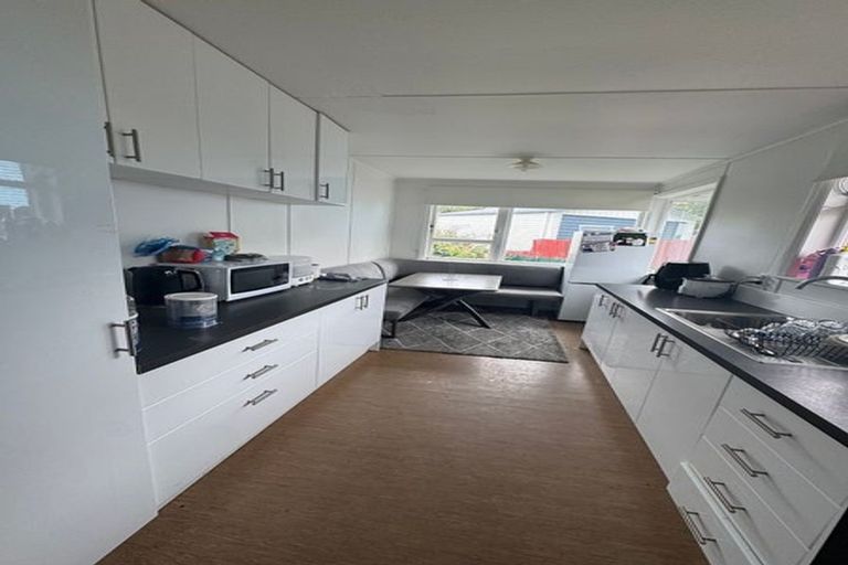 Photo of property in 28 Durham Street, Cannons Creek, Porirua, 5024