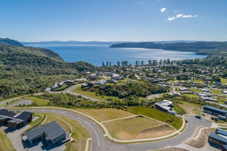 Photo of property in 1 Harrier Lane, Kinloch, Taupo, 3377