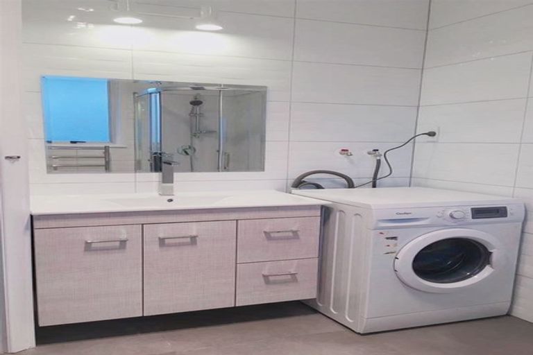 Photo of property in 24 Finlow Drive, Te Atatu South, Auckland, 0610