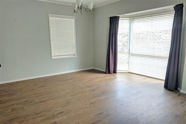 Photo of property in 1/52 Milford Road, Milford, Auckland, 0620