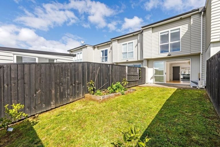 Photo of property in 6 Touhou Road, Hobsonville, Auckland, 0616