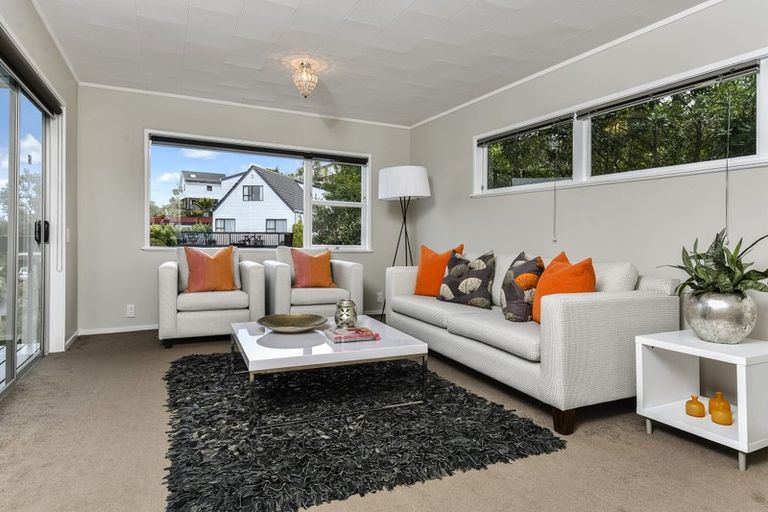 Photo of property in 3 Anchor Place, Beach Haven, Auckland, 0626