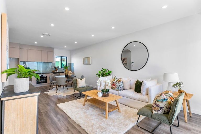 Photo of property in 121a Sycamore Drive, Sunnynook, Auckland, 0620