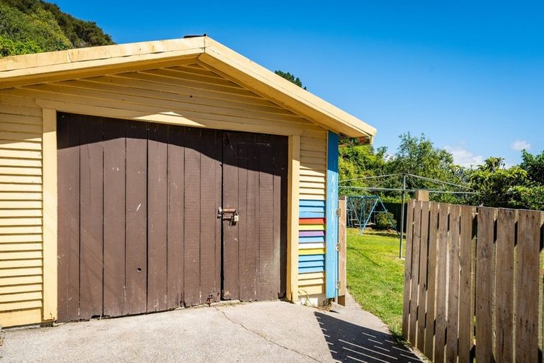 Photo of property in 18 Boyd Grove, Naenae, Lower Hutt, 5011