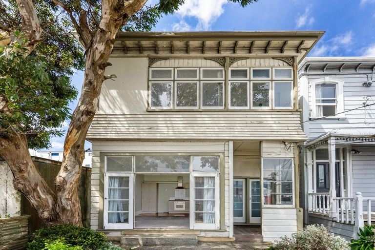 Photo of property in 17 Home Street, Mount Victoria, Wellington, 6011