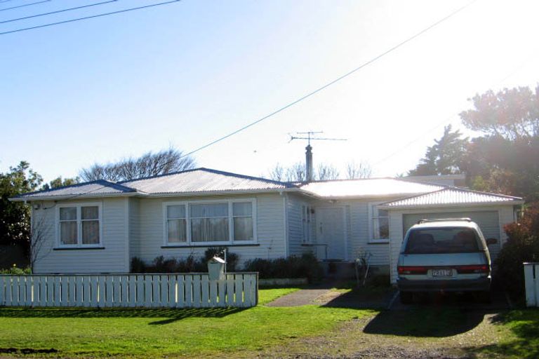 Photo of property in 27 William Benton Street, Featherston, 5710