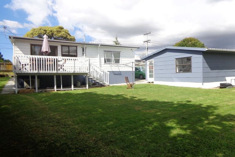 Photo of property in 114 Colwill Road, Massey, Auckland, 0614