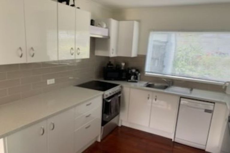 Photo of property in 43 Tindalls Bay Road, Tindalls Beach, Whangaparaoa, 0930