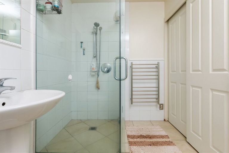 Photo of property in 5/7 The Avenue, Albany, Auckland, 0632