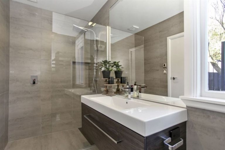 Photo of property in 26 Grahams Road, Ilam, Christchurch, 8041