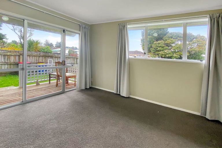 Photo of property in 42 Cobham Crescent, Kelston, Auckland, 0602