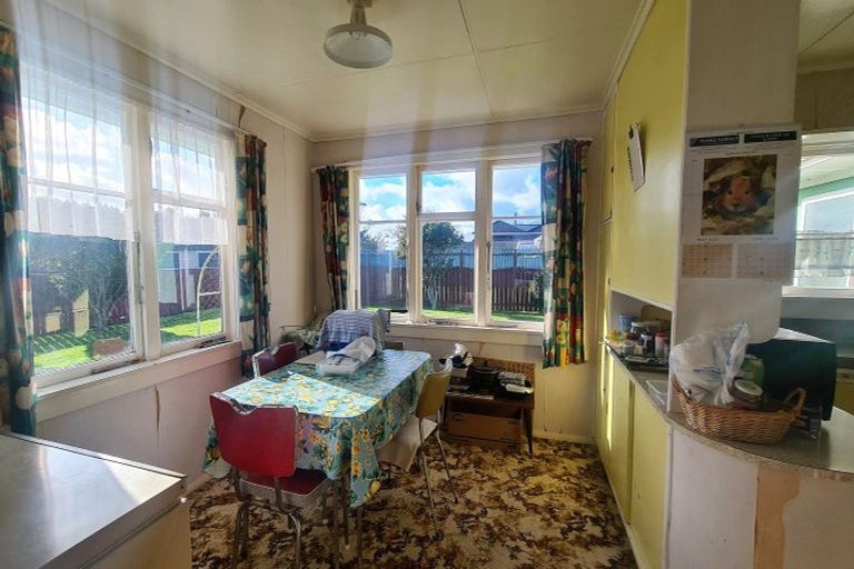 Photo of property in 35 Fox Street, Opunake, 4616