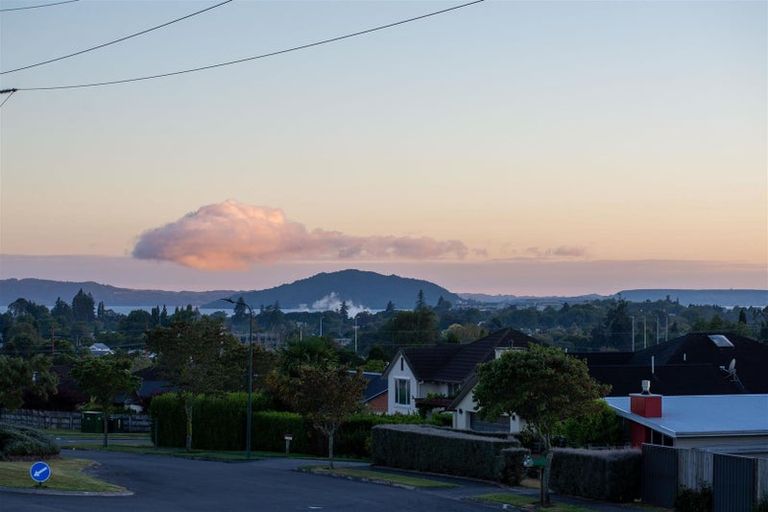Photo of property in 39 Great Road West, Matipo Heights, Rotorua, 3015