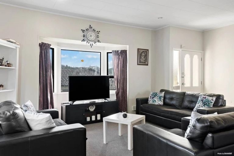 Photo of property in 40 Anne Mclean Drive, Bayview, Auckland, 0629