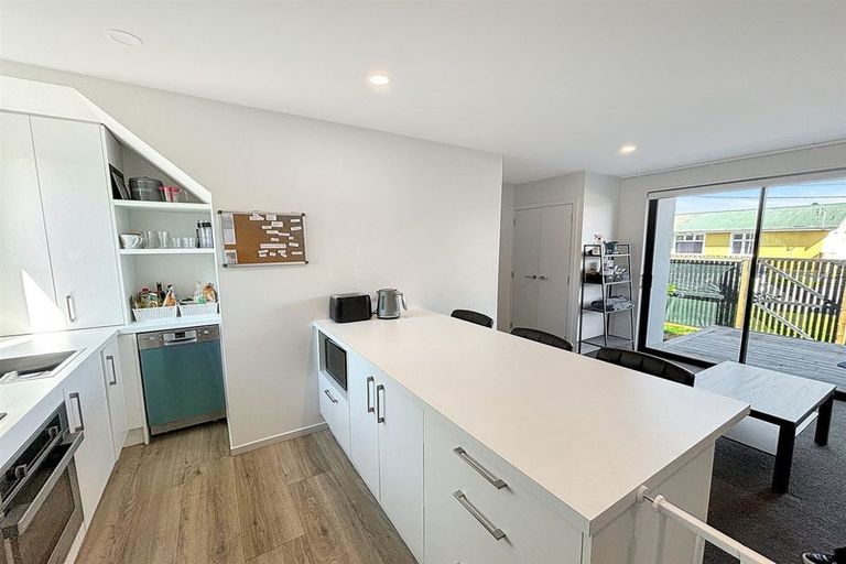 Photo of property in 2/130 Olliviers Road, Phillipstown, Christchurch, 8011