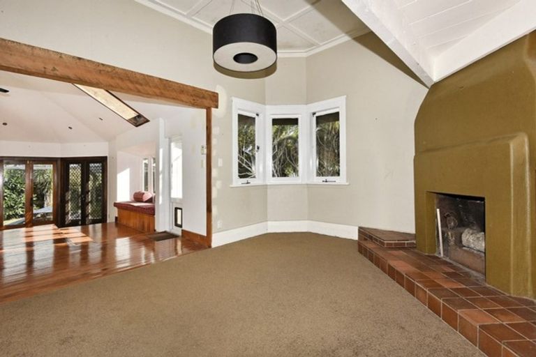 Photo of property in 43 Woodglen Road, Glen Eden, Auckland, 0602