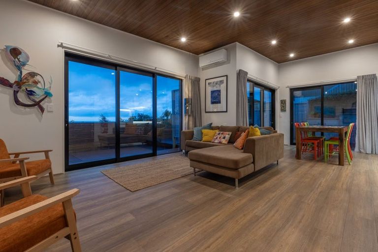 Photo of property in 76 Kotare Street, Waikanae, 5036