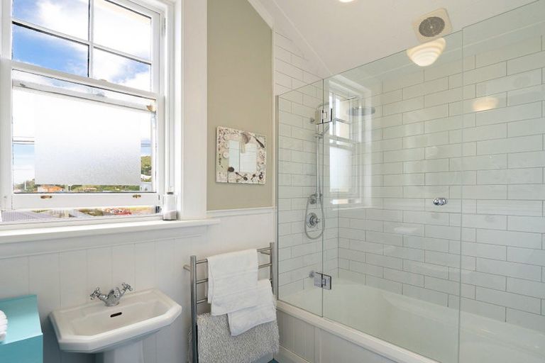 Photo of property in 247 Ravensbourne Road, Ravensbourne, Dunedin, 9022