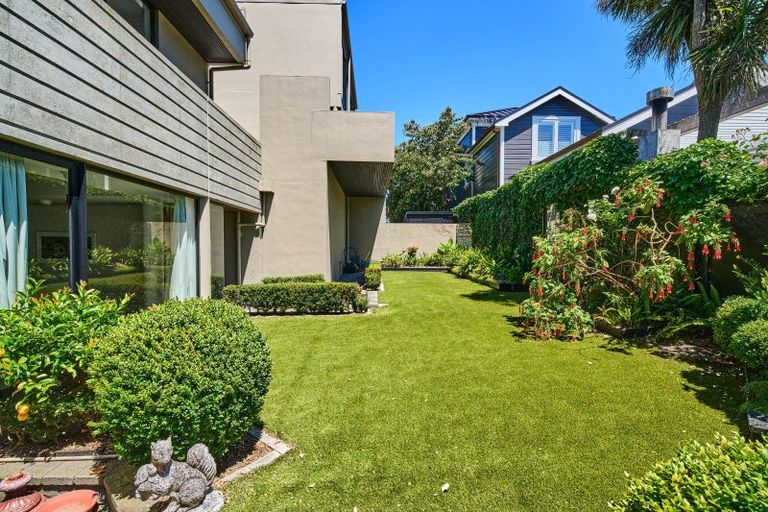 Photo of property in Highwic, 5/32 Hobson Street, Thorndon, Wellington, 6011