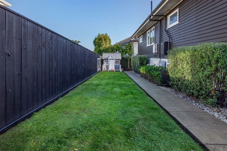 Photo of property in 2/52 Aberdeen Road, Campbells Bay, Auckland, 0620