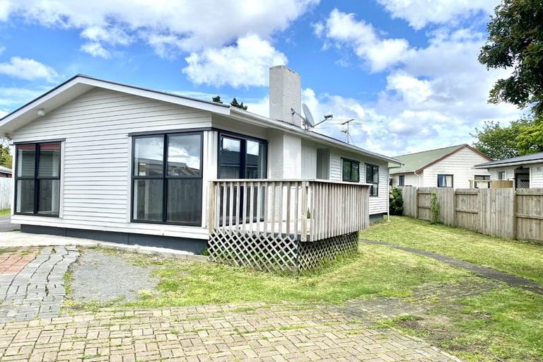 Photo of property in 123 Riverpark Crescent, Henderson, Auckland, 0610