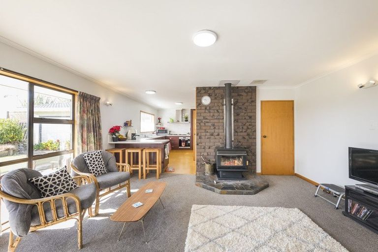 Photo of property in 61 Turitea Road, Fitzherbert, Palmerston North, 4472