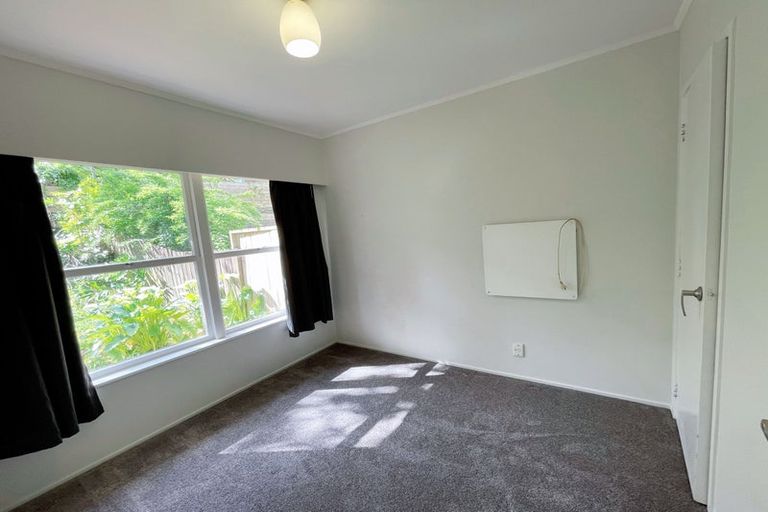 Photo of property in 1/59 Ayton Drive, Totara Vale, Auckland, 0629