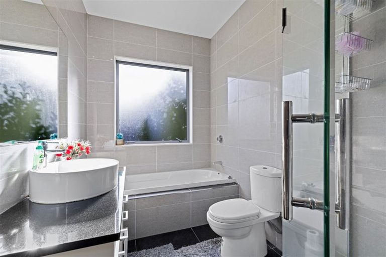 Photo of property in 44 Namsan Close, Fairview Heights, Auckland, 0632