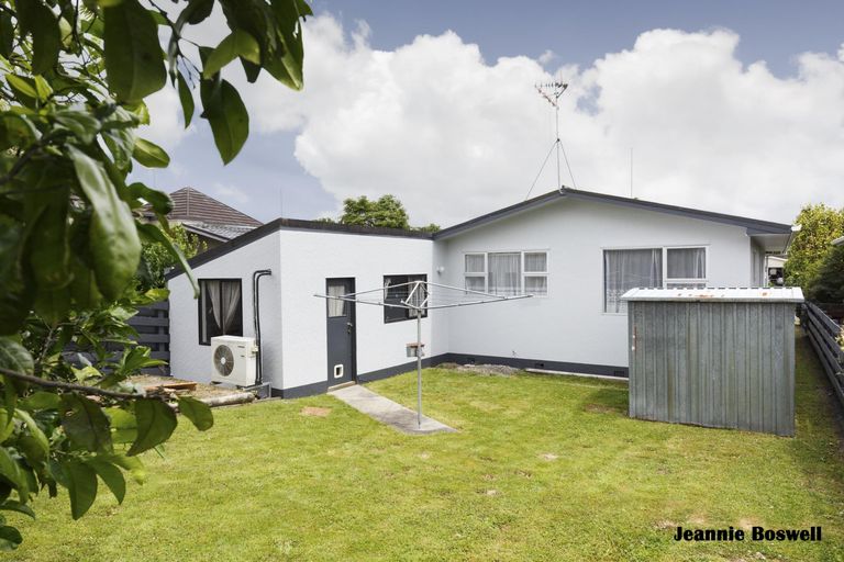 Photo of property in 89 Wikiriwhi Crescent, Awapuni, Palmerston North, 4412
