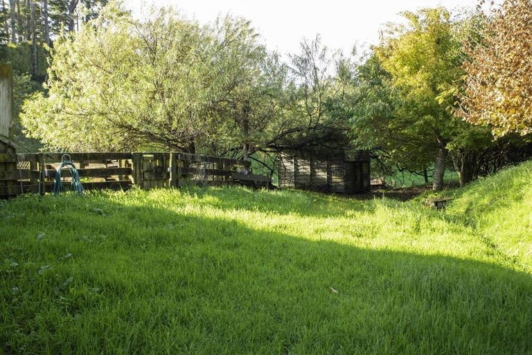 Photo of property in 10 Allan Road, Burgess Park, New Plymouth, 4371