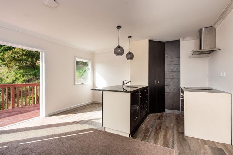 Photo of property in 2 Dunedin Terrace, Melrose, Wellington, 6023