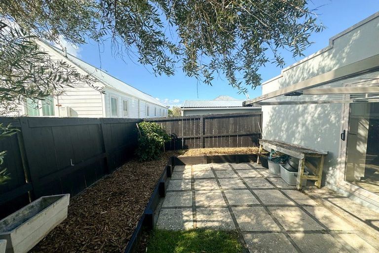 Photo of property in 1/12 Rodney Road, Northcote Point, Auckland, 0627